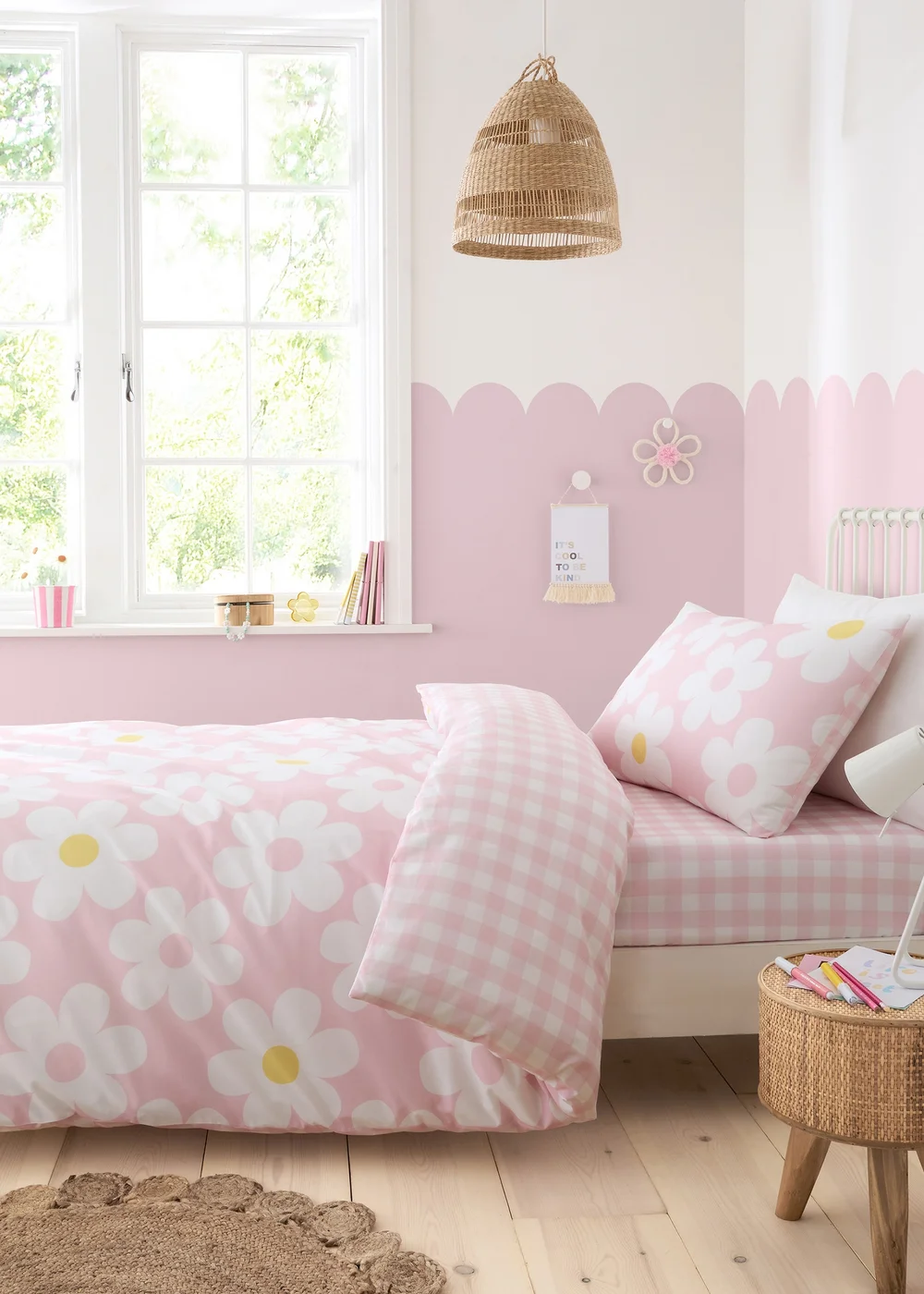Bedlam Retro Daisy Reversible Pink Duvet Cover Set - Single Image 1