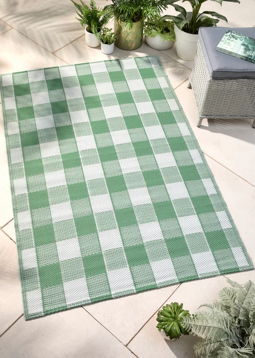 Dreams & Drapes Design Gingham Green Outdoor Rug - 120 x 170 Image 1
