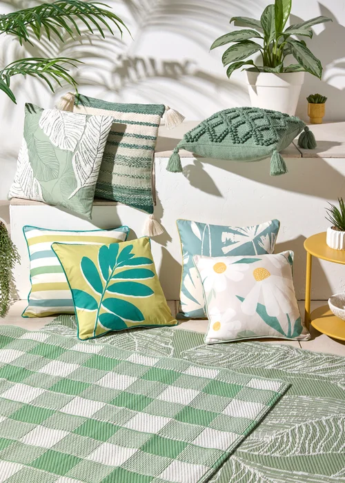 Dreams & Drapes Design Gingham Green Outdoor Rug - 120 x 170 Image 4