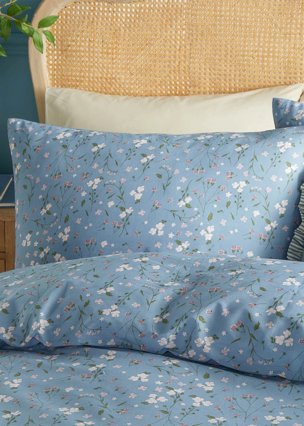 Wylder Bronte Printed Floral Duvet Cover Set Bluebell - Double Image 2