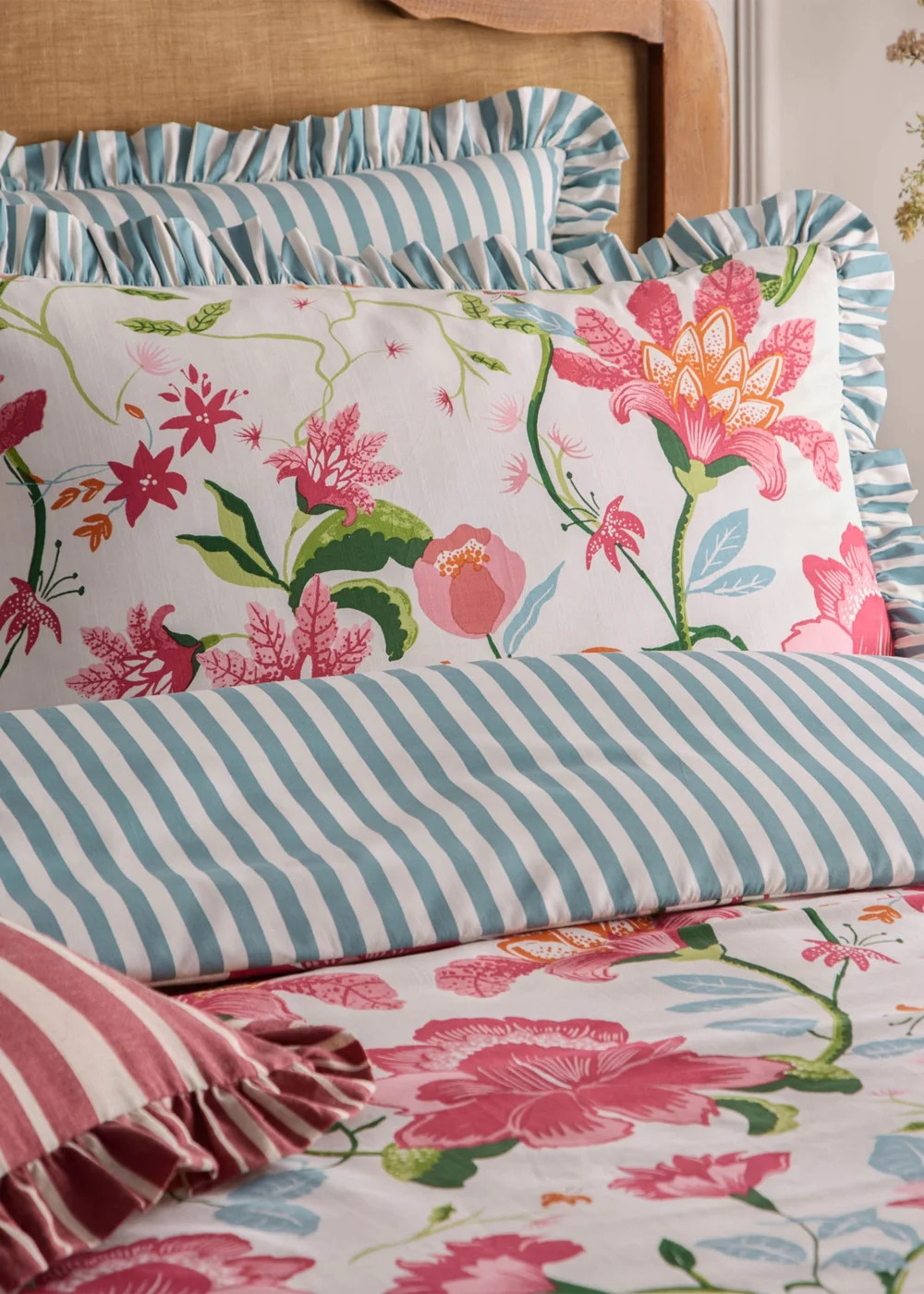 Wylder Claudia Floral Ruffle Duvet Cover Set - Single Image 2