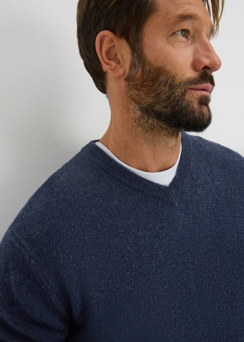 Lincoln Navy Lambswool V Neck Jumper - XXXL Image 3