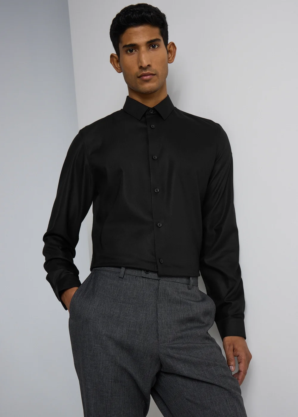 Taylor & Wright Black Twill Slim Fit Shirt - Small Image 1