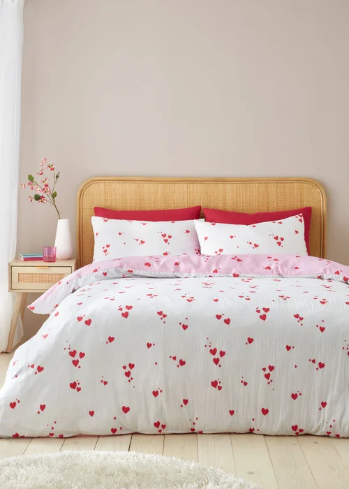 Catherine Lansfield Seersucker Heart King Duvet Cover Set White / Red - Single Image 1