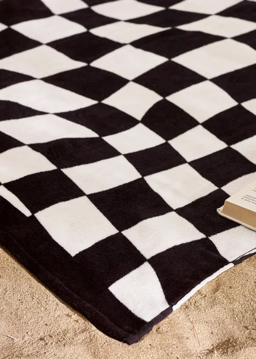 Catherine Lansfield Checkerboard Cotton Beach Towel - One Size Image 2