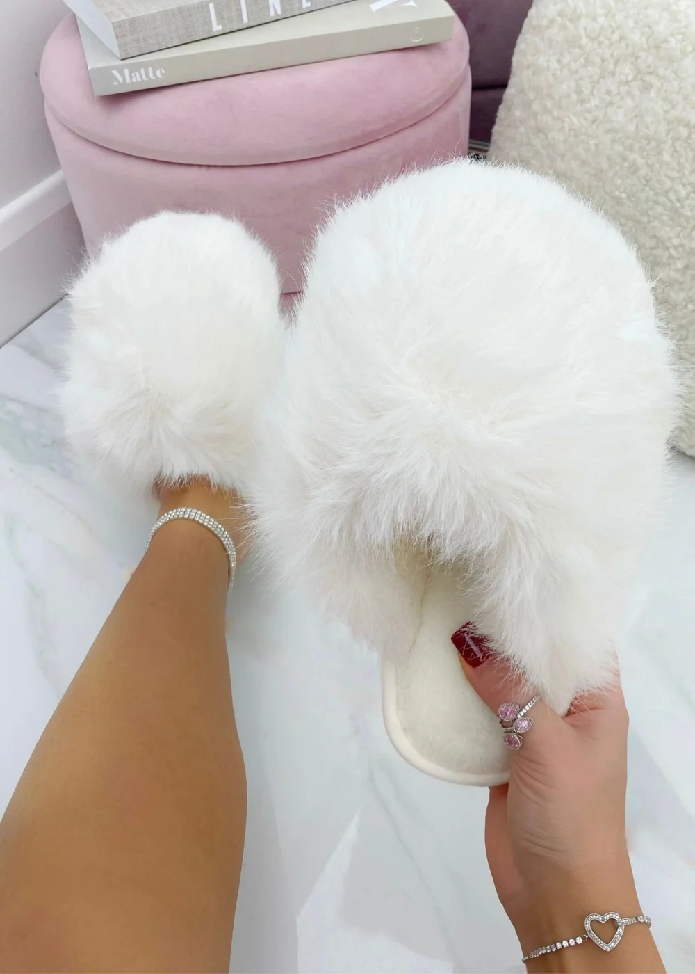 Love Lemonade White Ultimate Cosy Fluffy Slippers - Size 5 Image 1