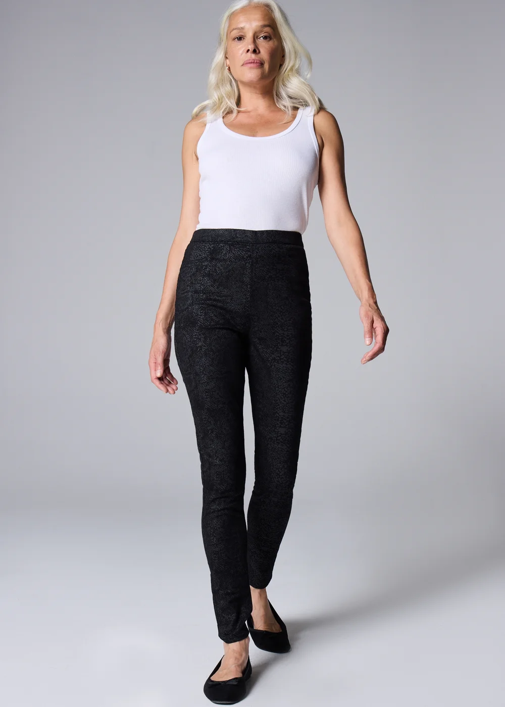 Black Printed Rosie Jeggings - Size 08 29 leg Image 2