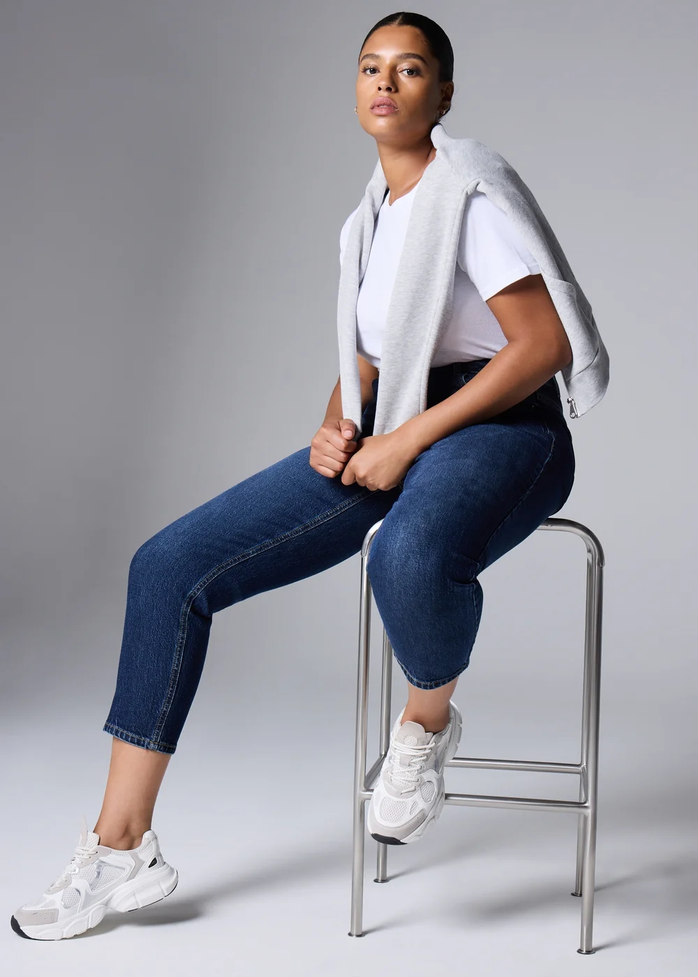 Darkwash Ava Mom Jeans - Size 08 29 leg Image 2