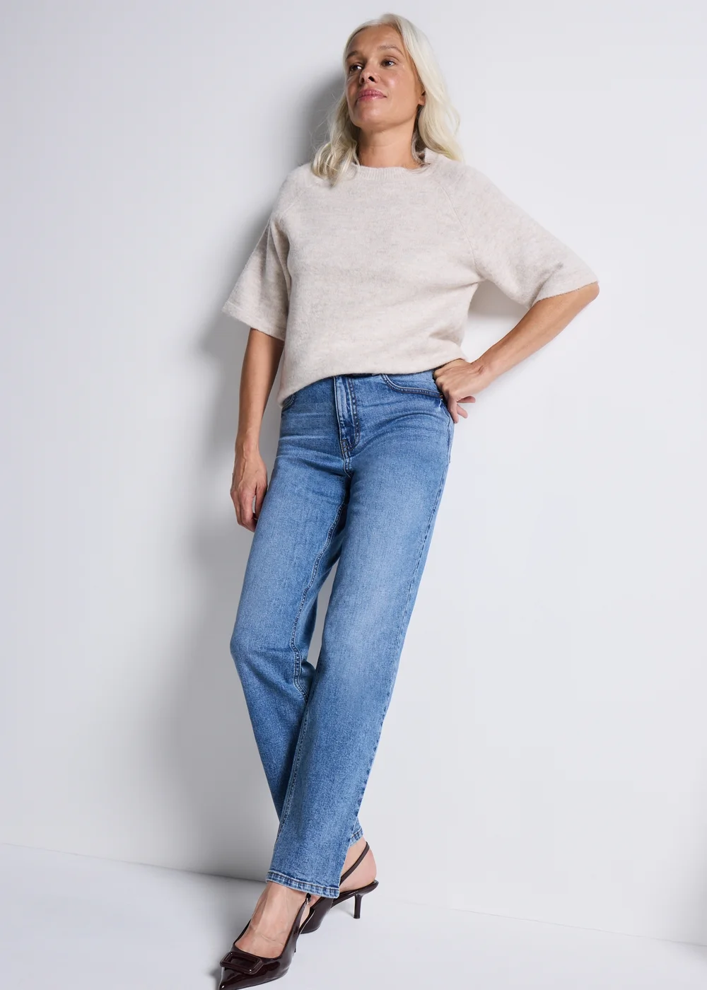 Midwash Straight Leg Jeans - Size 08 29 leg Image 1