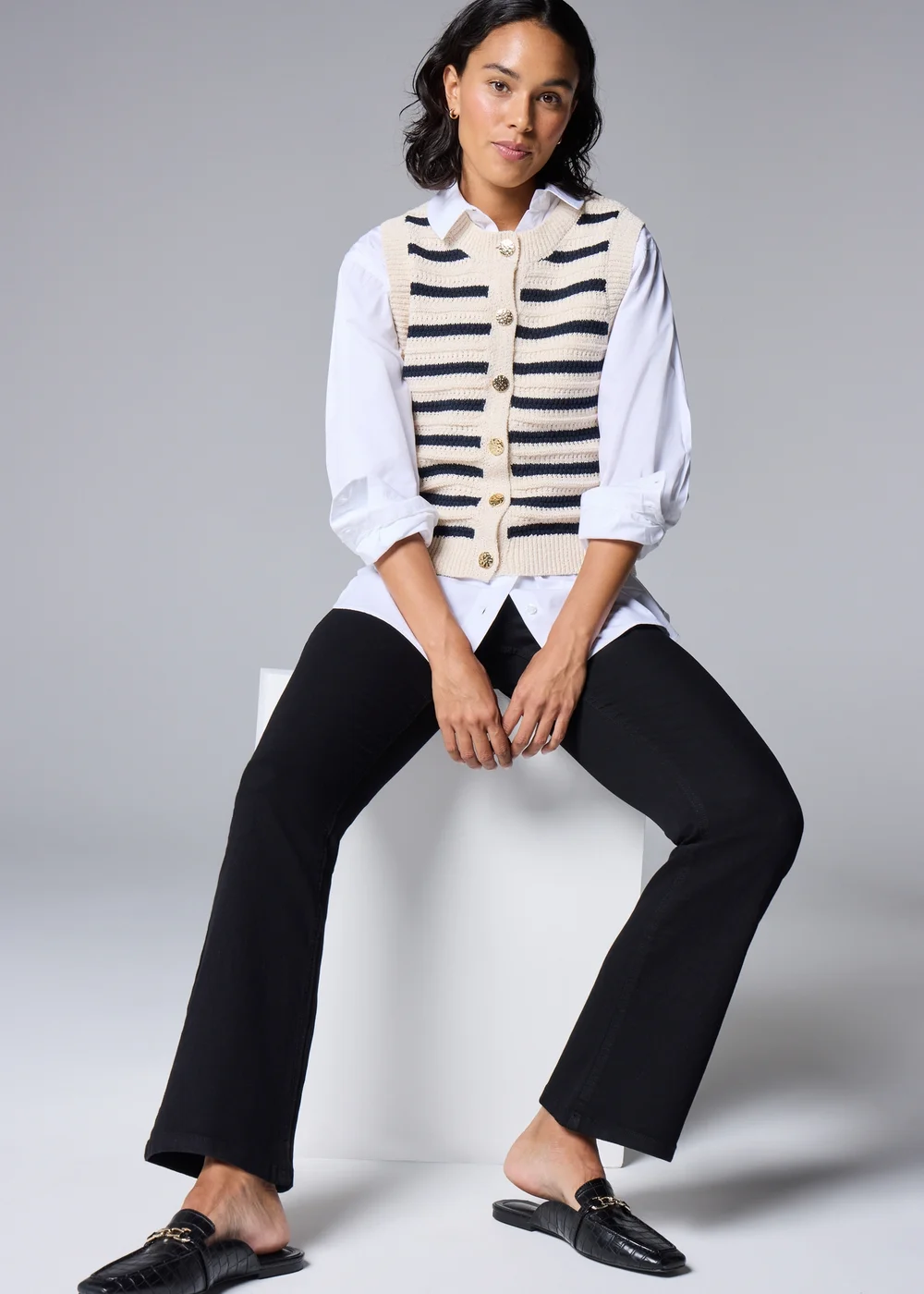 Black Bootcut Mid Rise Jeans - Size 08 29 leg Image 2