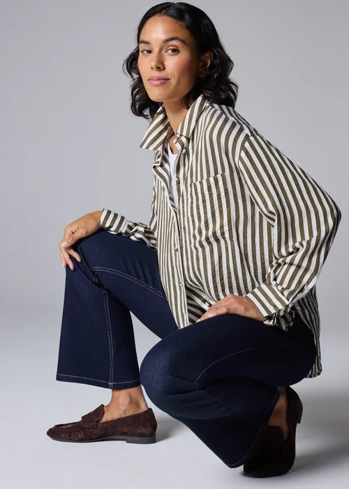 Rinsewash Bootcut Fit Jeans - Size 08 29 leg Image 2