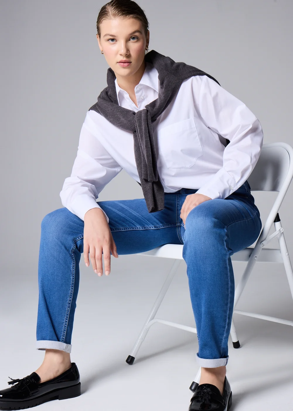 Papaya Petite Midwash Denim Jeans - Size 6 Image 2