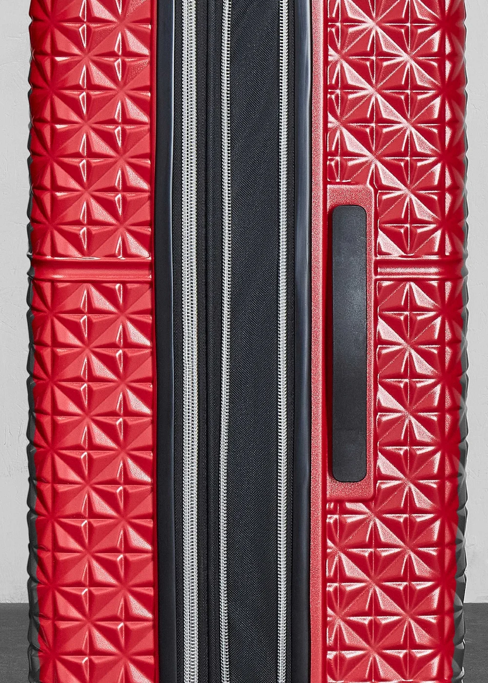 Rock Maya Suitcase Red - Cabin Image 4