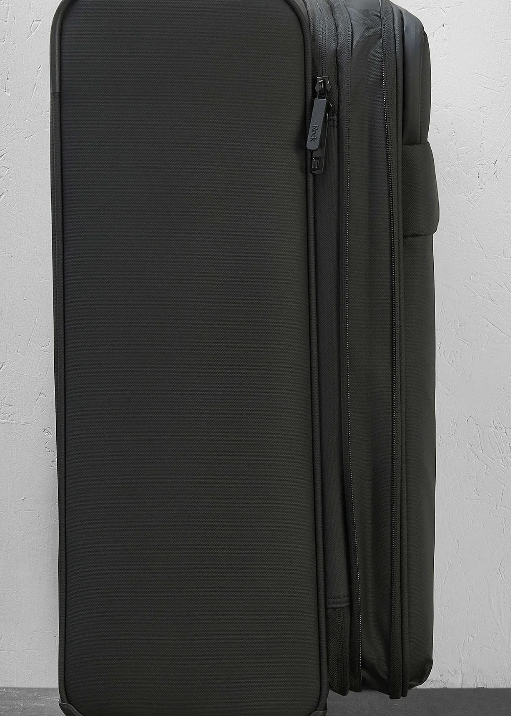 Rock Harper Suitcase Black - Cabin Image 4