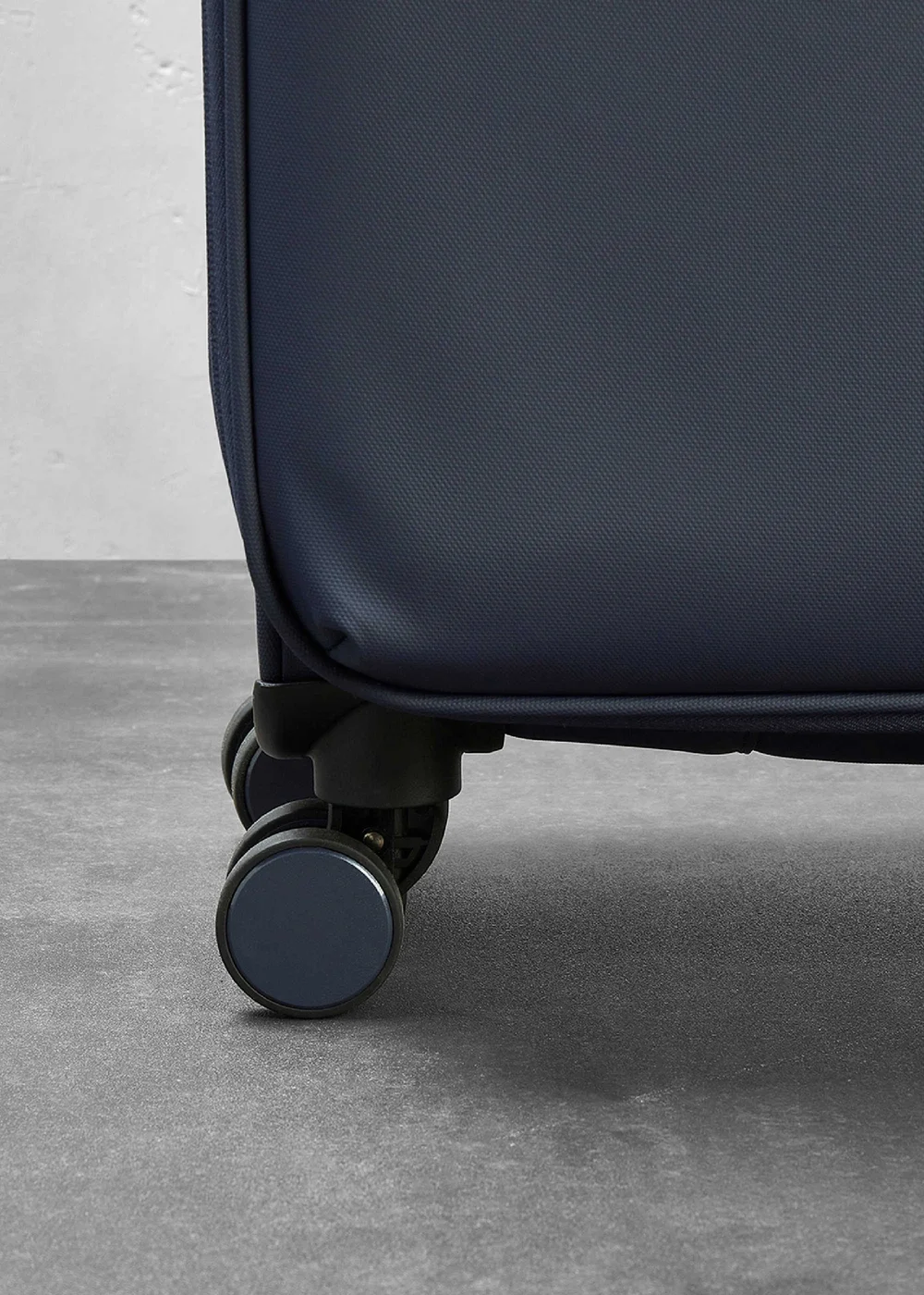 Rock Harper Suitcase Navy - Medium Image 3