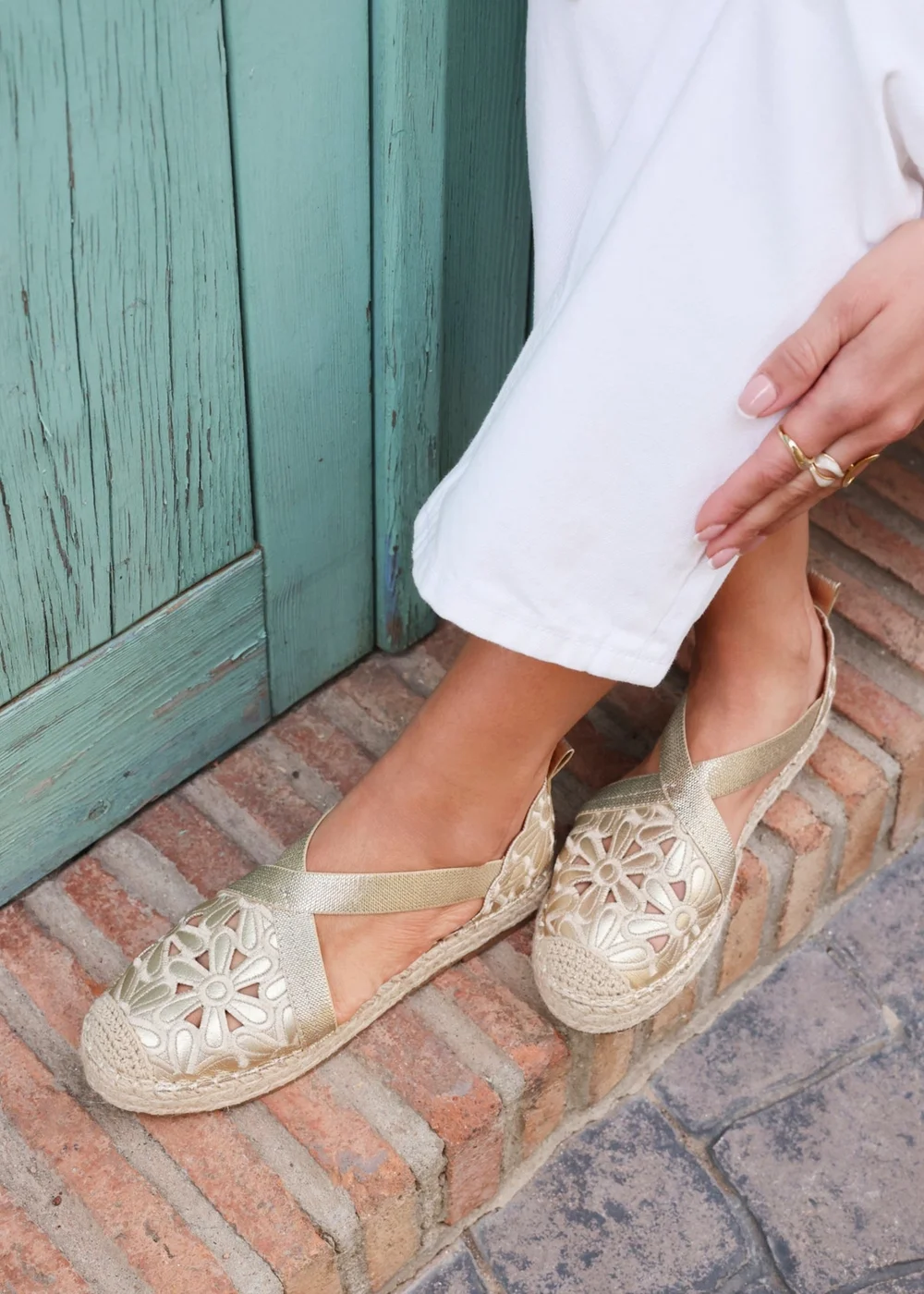 Linzi Jillian Gold Faux Leather Flower Cut Out Espadrille Sandal - Size 5 Image 1