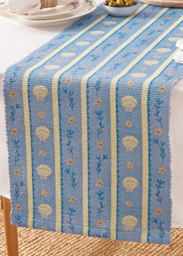 furn. Blue Sea Shells Indoor/Outdoor Table Runner