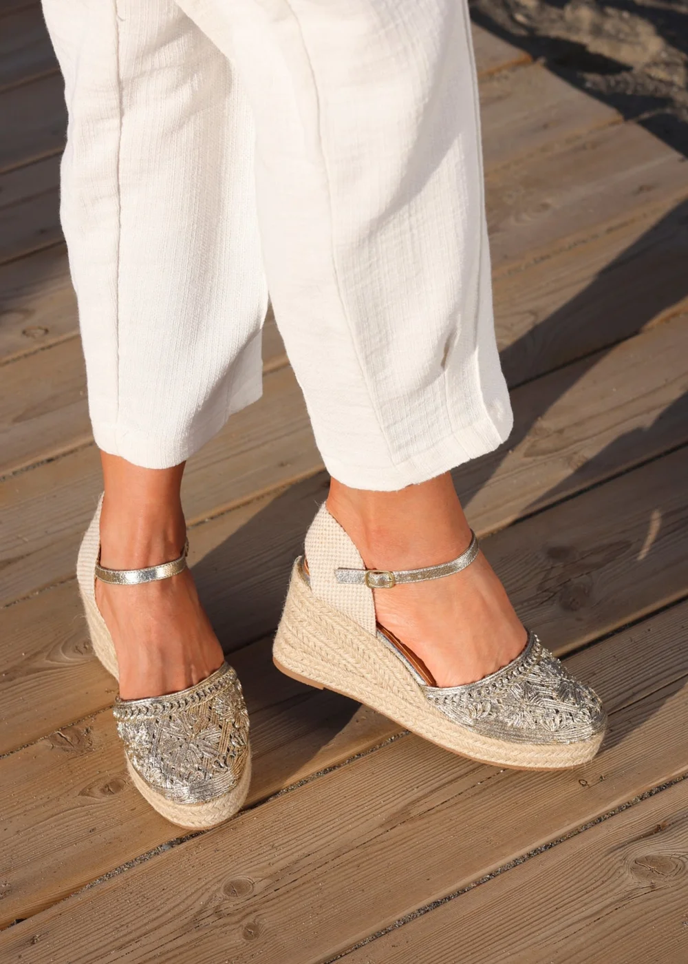 Linzi Mystic Gold Embroidered Closed Toe Espadrille Wedge - Size 8 Image 1