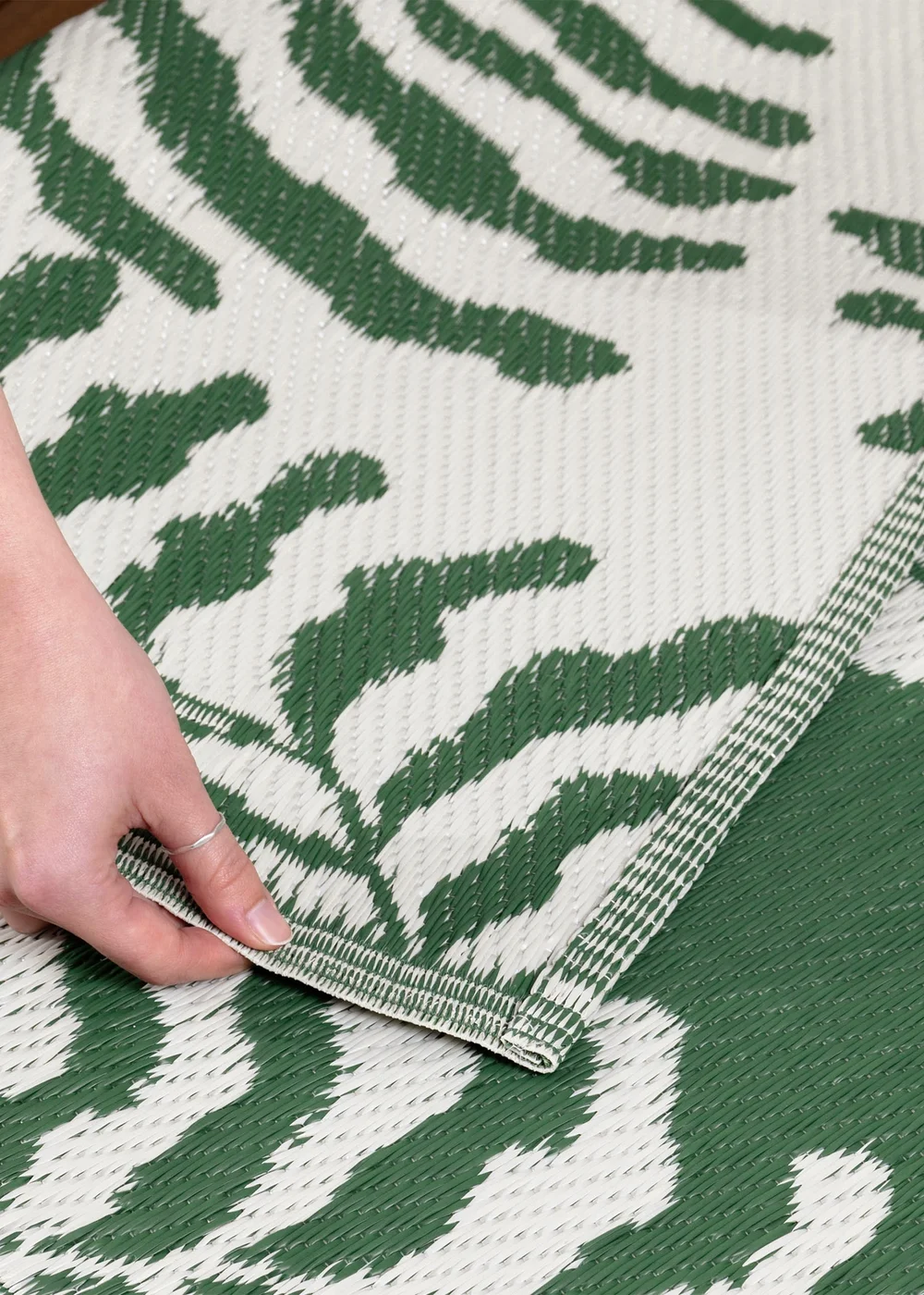 furn. Tocorico Reversible Outdoor Rug (120cm x 180cm) - 120 x 180cm Image 5
