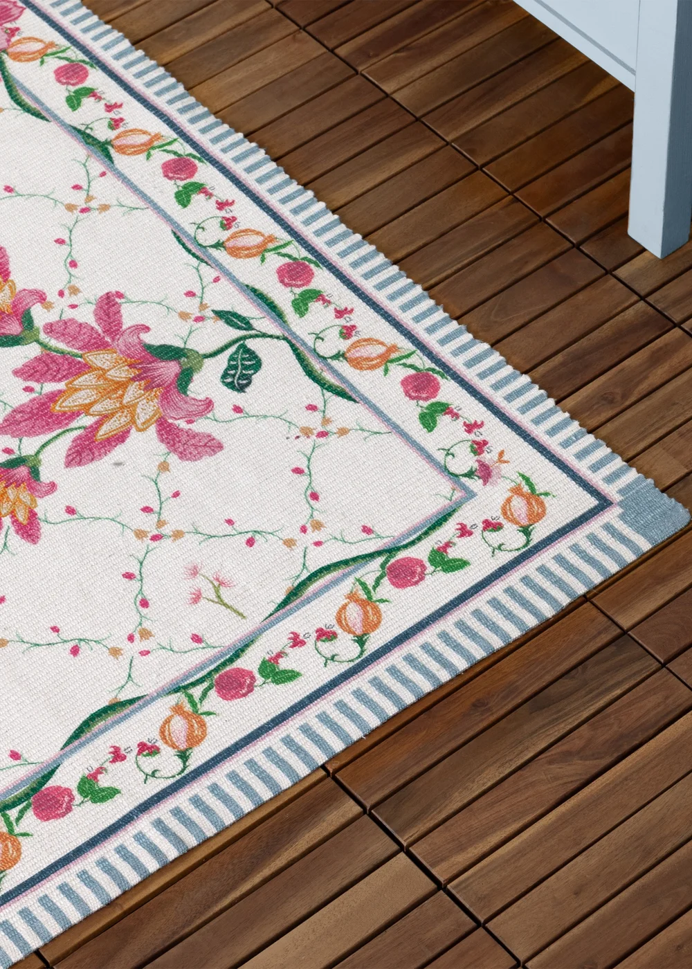 Wylder Nature Red Claudia Floral Printed Indoor/Outdoor Rug - 120 x 170 Image 2