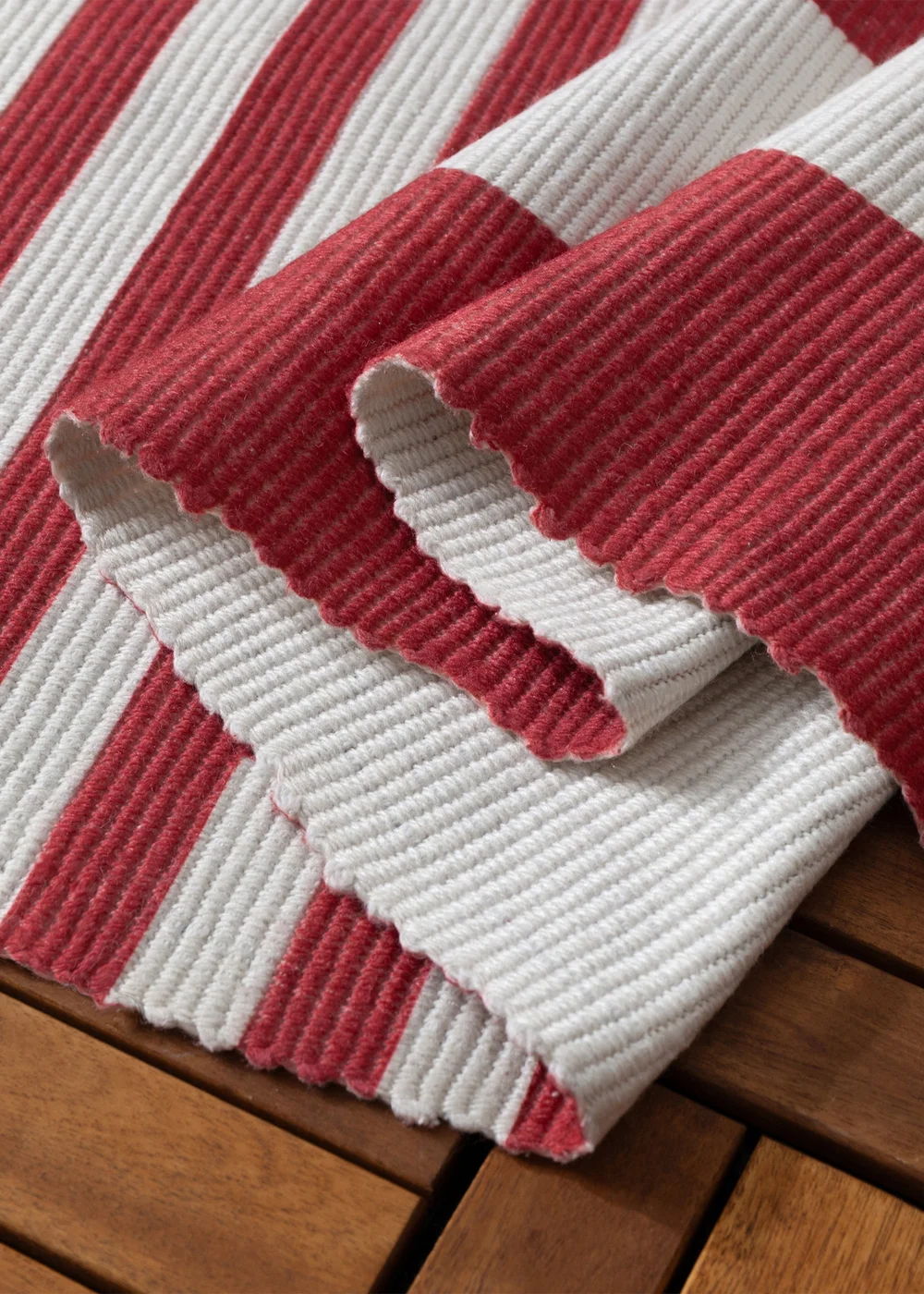 furn. Red Deck Stripe Printed Indoor/Outdoor Rug - 120 x 170 Image 4
