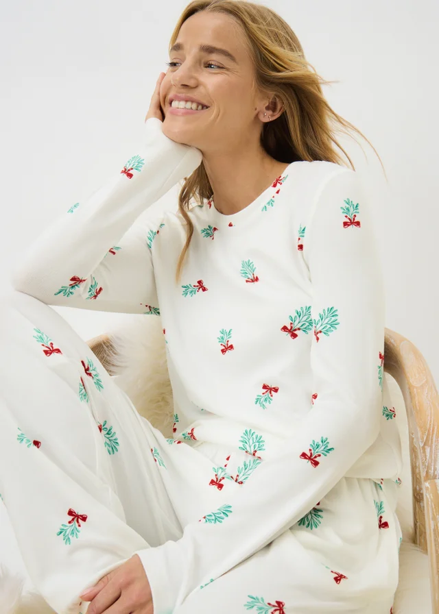 Cream Mistletoe Print Pyjama Set