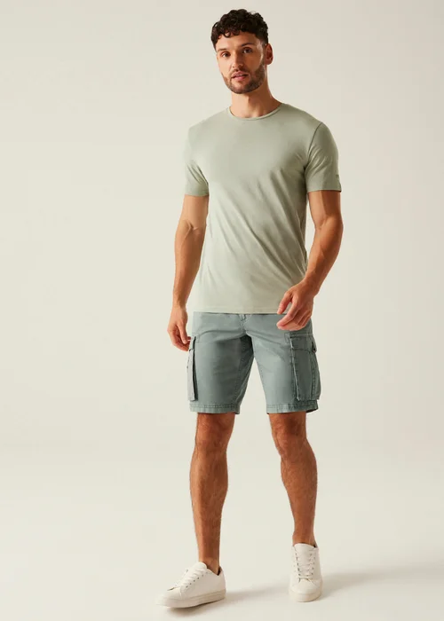 Regatta Storm Grey Shorebay II Multi-Pocket Shorts - 32 W Image 3