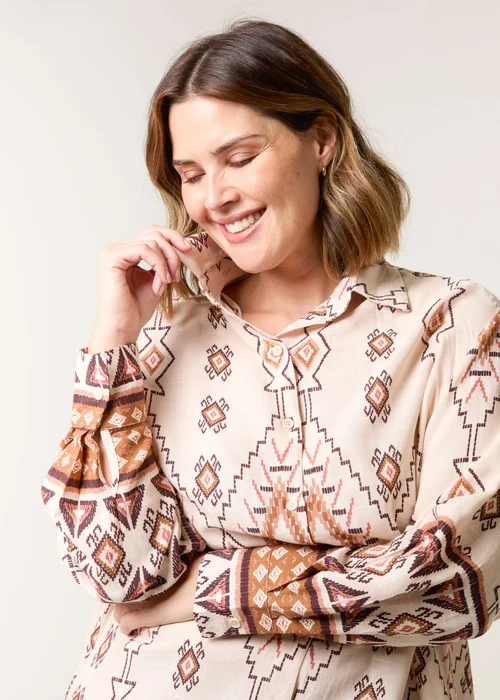 Blue Vanilla Stone Curve Geometric Print Shirt - One Size Image 4