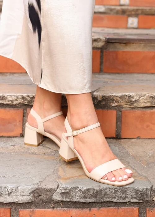 Linzi Darcie Sand Faux Leather Low Chunky Block Heeled Sandal - Size 5 Image 1