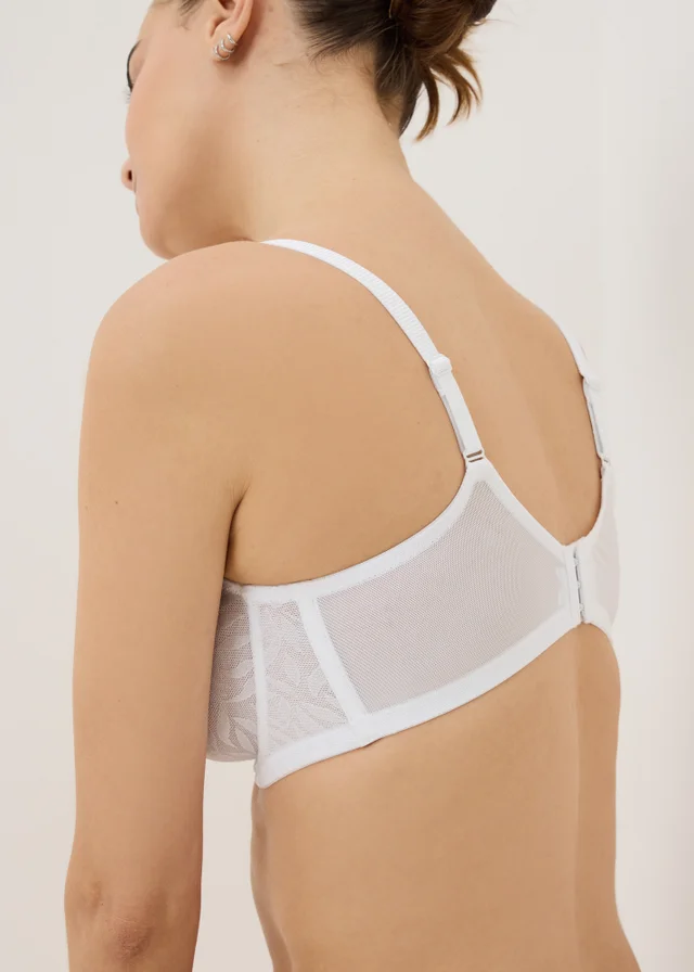 DD+ White Non Padded Lace Bra