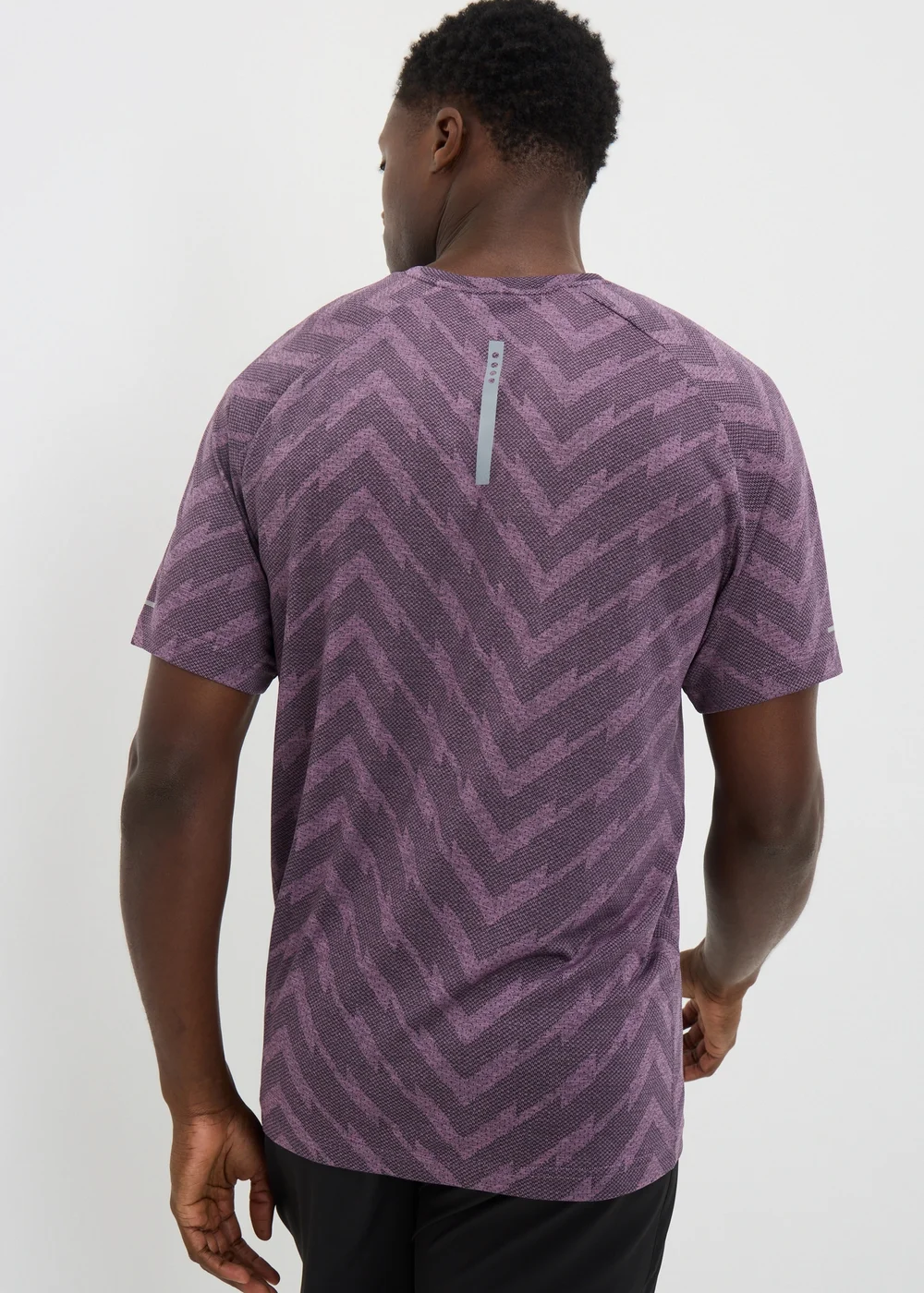 Souluxe Burgundy Jacquard Chevron T-Shirt - Small Image 2
