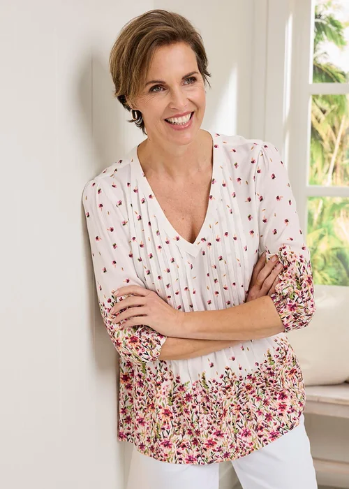 Cotton Traders Warm Cream 3/4 Sleeve V Neck Printed Crinkle Top - Size 16 Image 3