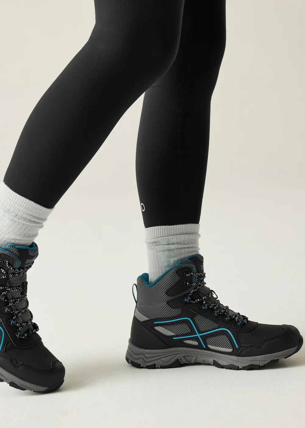 Regatta Black Deep Lake Vendeavour Waterproof Isotex Walking Boots - Size 4 Image 2