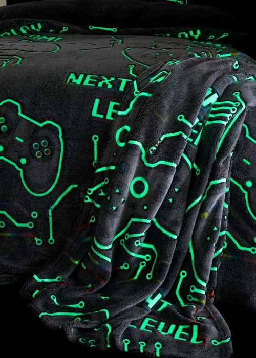 Catherine Lansfield Game Over Glow in the Dark Cosy Fleece Blanket Throw (130x170cm) - One Size Image 3
