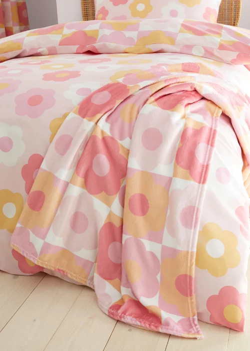 Catherine Lansfield Retro Daisy Cosy Fleece Pink Yellow Blanket Throw - One Size Image 3