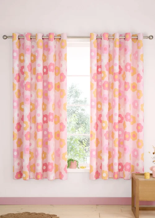 Catherine Lansfield Retro Daisy Fully Reversible Eyelet Curtains Pink - 66W X 72D (168x183cm) Image 3