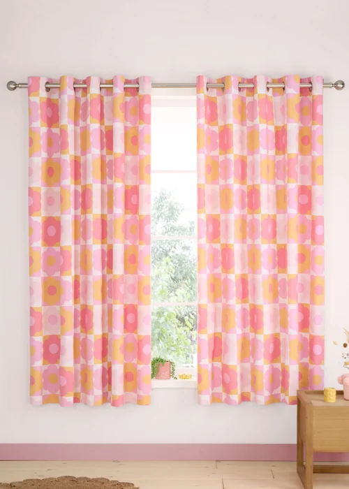 Catherine Lansfield Retro Daisy Fully Reversible Eyelet Curtains Pink - 66W X 72D (168x183cm) Image 2