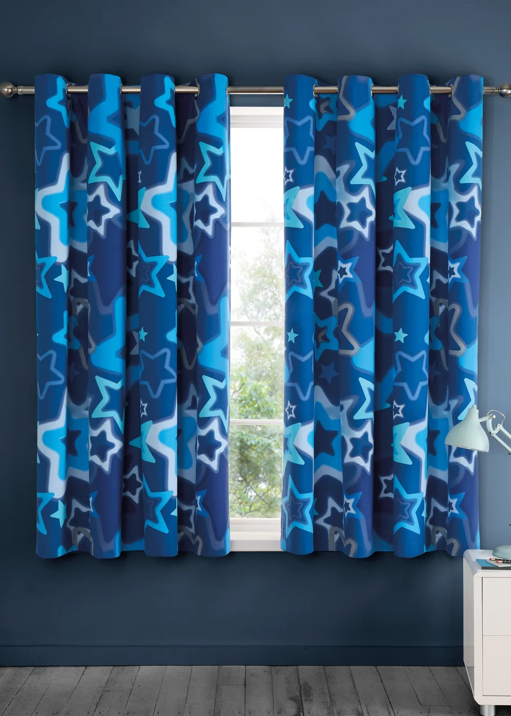 Catherine Lansfield Ombre Stars Fully Reversible Eyelet Curtains Blue - 66W X 72D (168x183cm) Image 2