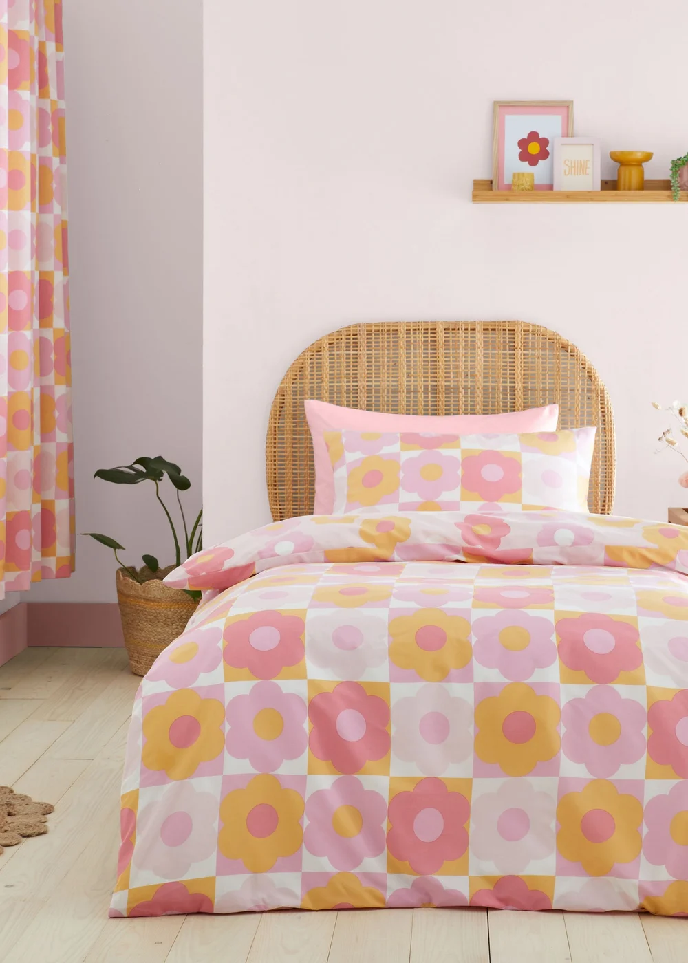 Catherine Lansfield Retro Daisy Reversible Duvet Cover Set Pink - Single Image 2