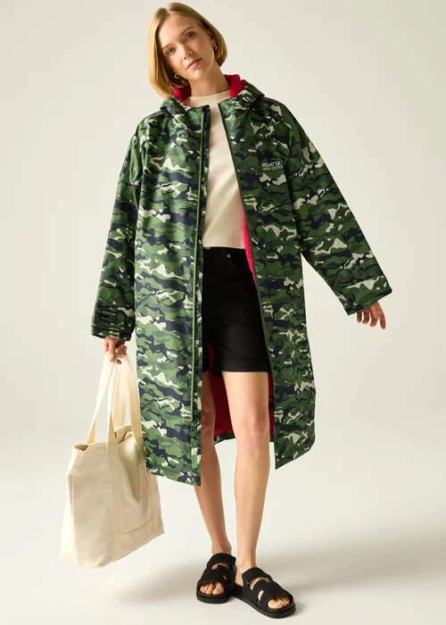 Regatta Cactus Camouflage Changing Waterproof Hydrofort Robe - L/XL Image 1