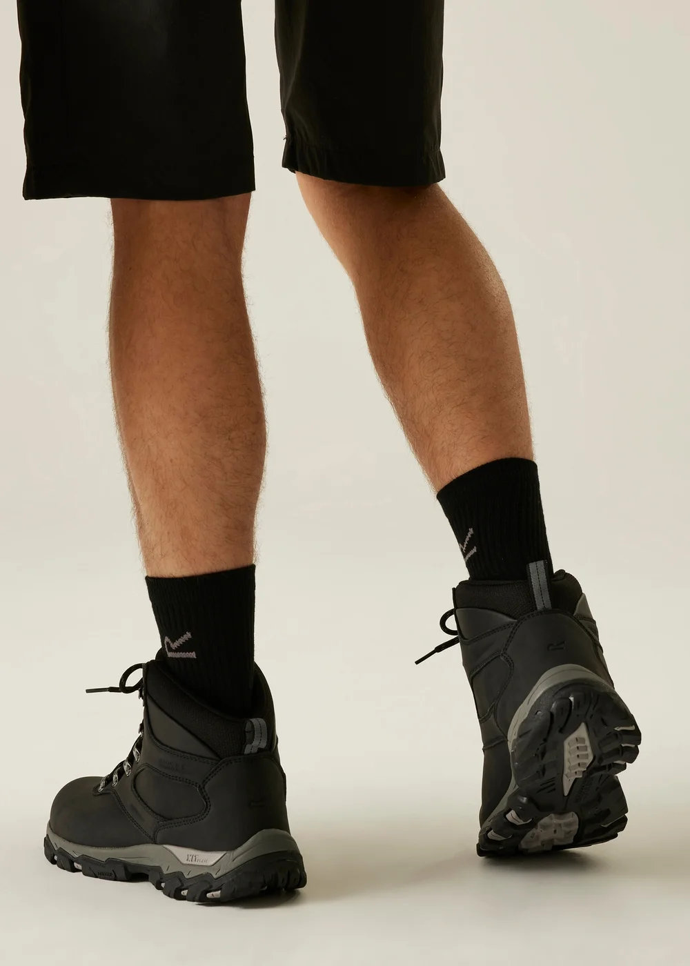 Regatta Black Holcombe Classic Waterproof Breathable Isotex Walking Boots - Size 6.5 Adult Footwear Image 2