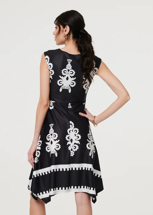 Izabel London Black & White Ikat Print Tie Front Knee Length Dress - 10 Image 3