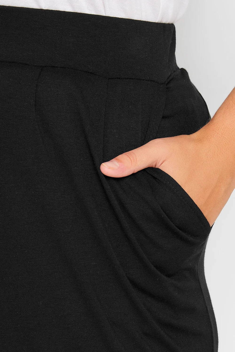 Yours Curve Black Double Pleat Jersey Stretch Joggers - 16 Image 4