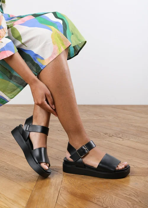 Where's That From Black PU Teresa Footbed Flatform Sandals - Size 5 Image 1