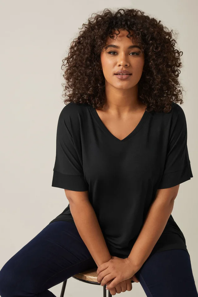 Evans Curve Black V-Neck Modal Rich T-Shirt