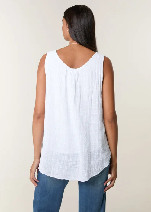 Blue Vanilla White Necklace Sleeveless Top - One Size Image 4