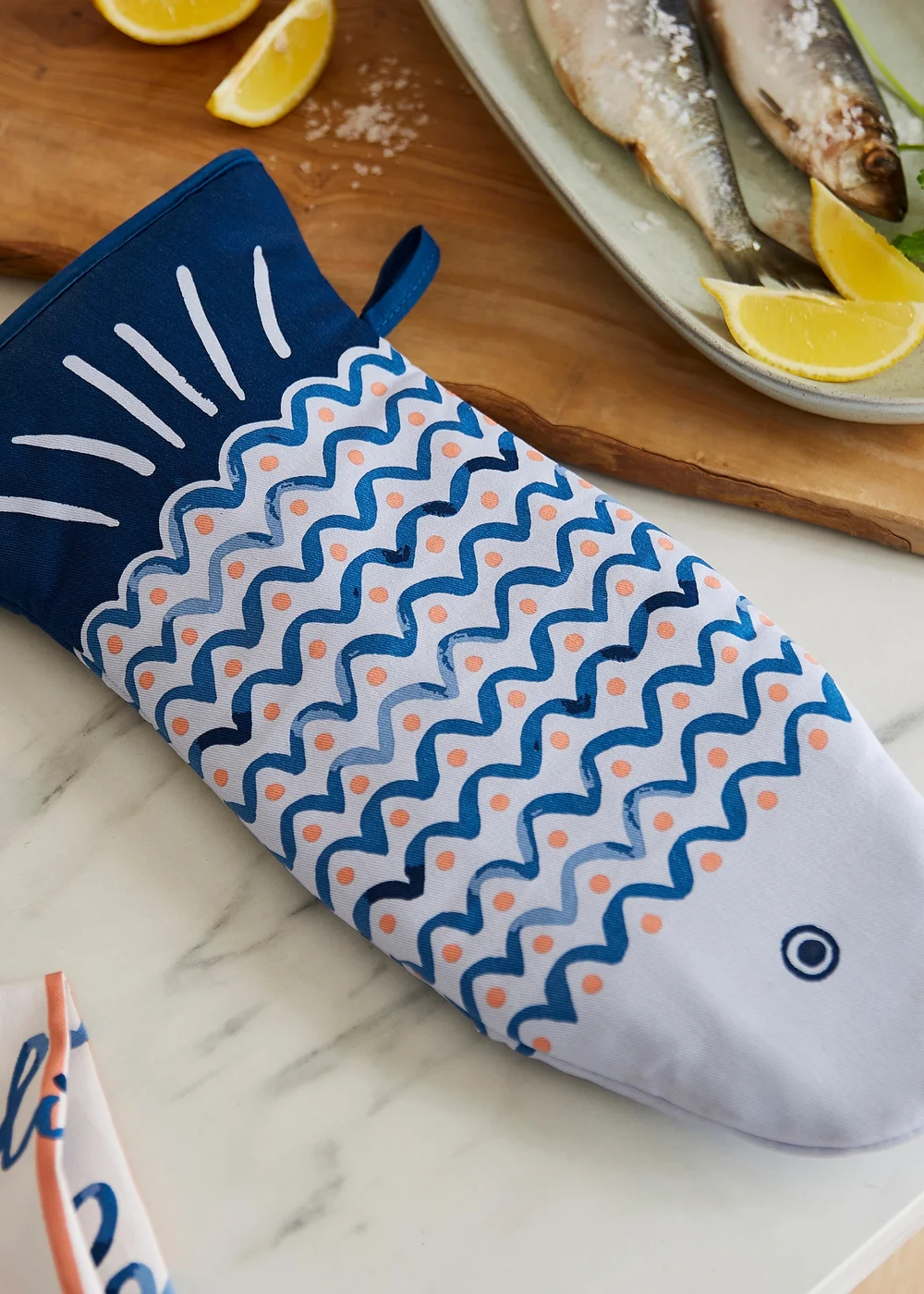 Ulster Weavers Catch of the Day Multi Colour Gauntlet Oven Glove - One Size Image 2