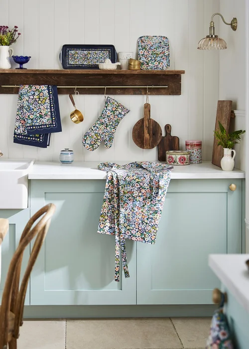 Ulster Weavers Confetti Floral Multi Colour Gauntlet Oven Glove - One Size Image 3