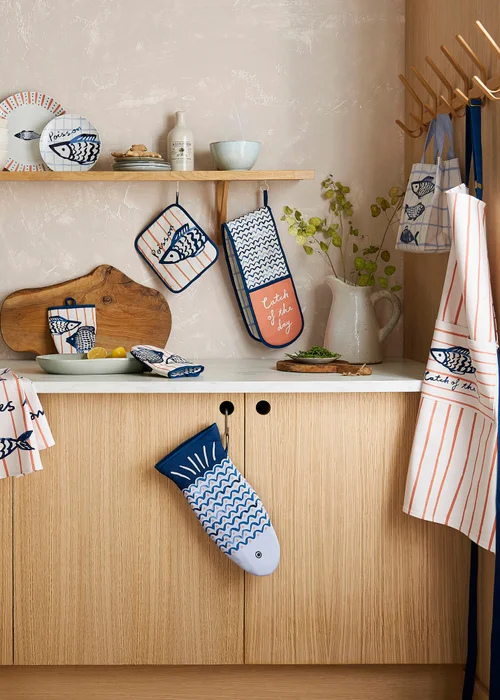 Ulster Weavers Catch of the Day Multi Colour Apron - Cotton - One Size Image 3