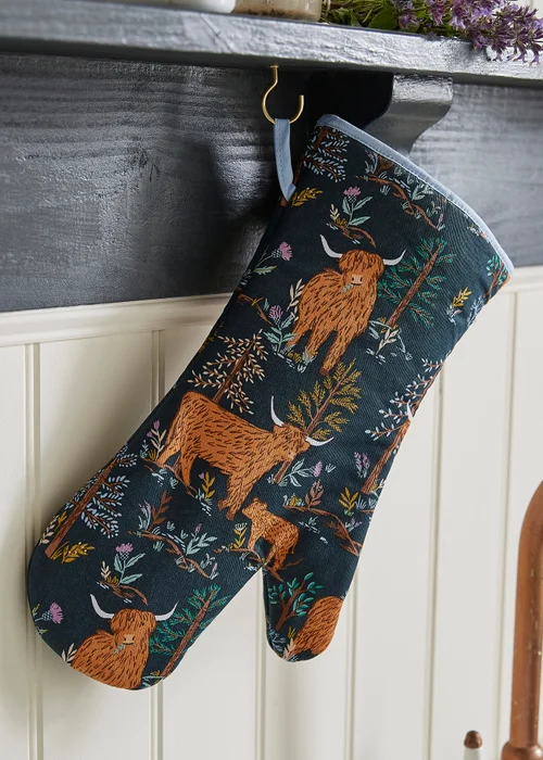 Ulster Weavers Connie the Cow Navy Gauntlet Oven Glove - One Size Image 2